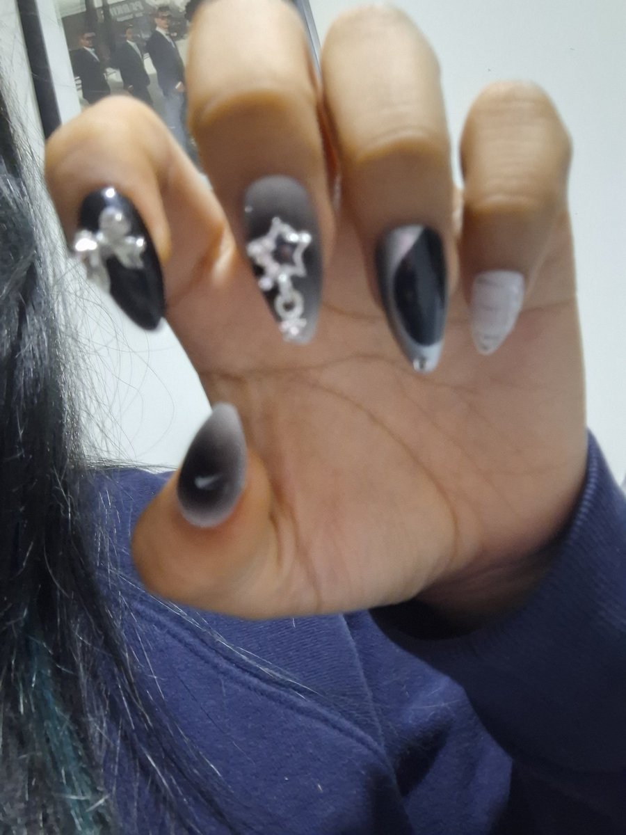 v4mp1resgrav3's tweet photo. #princessnails ๐คช๐
https://t.co/E5xpF7BENR