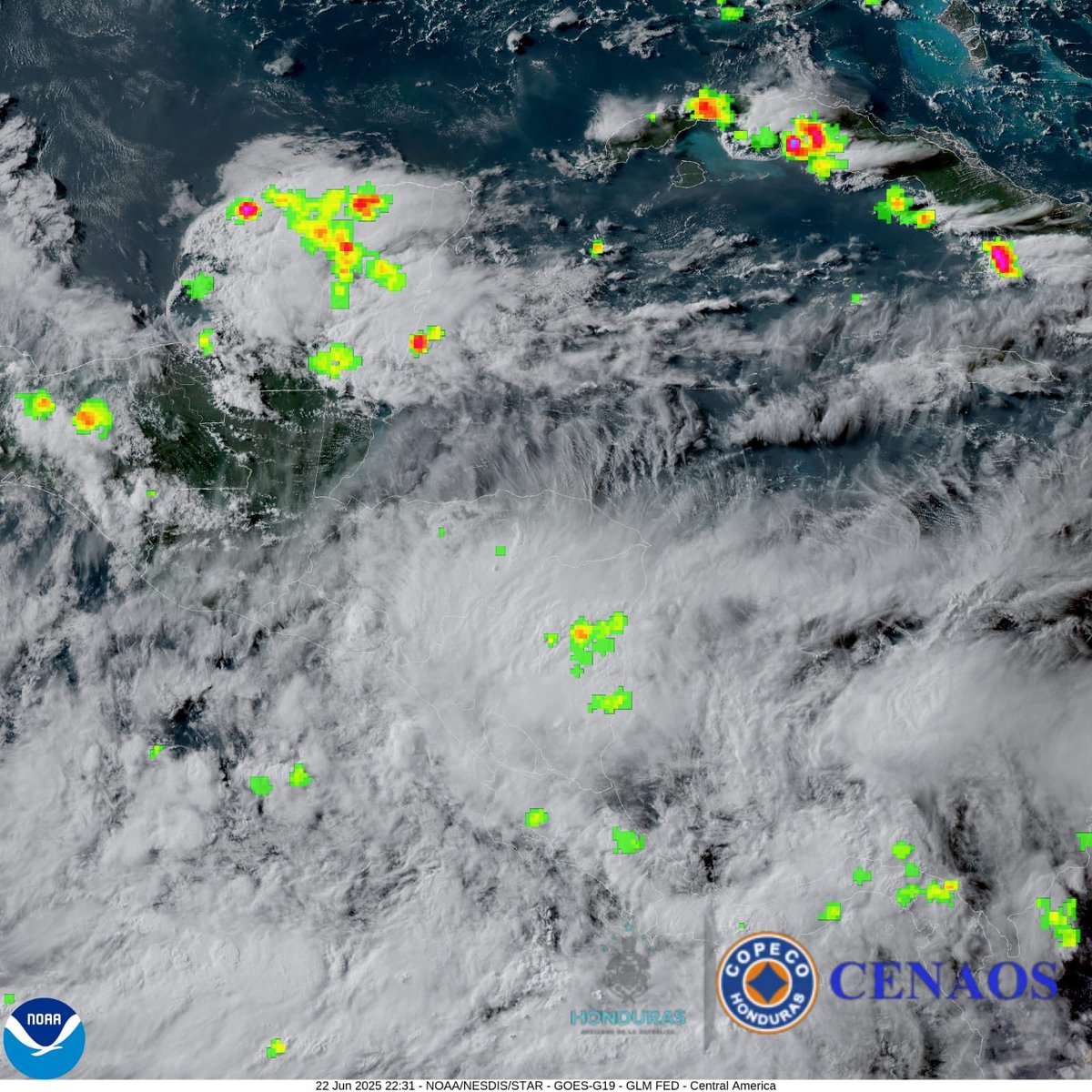 #COPECO Informa:

*ACTUALIZACION METEOROLÓGICA*

A través del monitoreo con imágenes satelitales visibles y de radar se observa que, producto del desplazamiento de una onda tropical se mantiene cubierto de nubes prácticamente en todo el país, registrando lluvias intermitentes