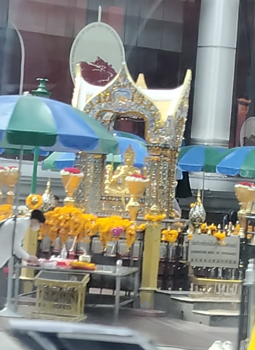 ขับรถผ่านพระพรหมในเช้าวันนี้
ขอให้ใครผ่านมาเห็น โชคดี มีความสุข เริ่มต้นสัปดาห์ที่สดใสกันนะคะ