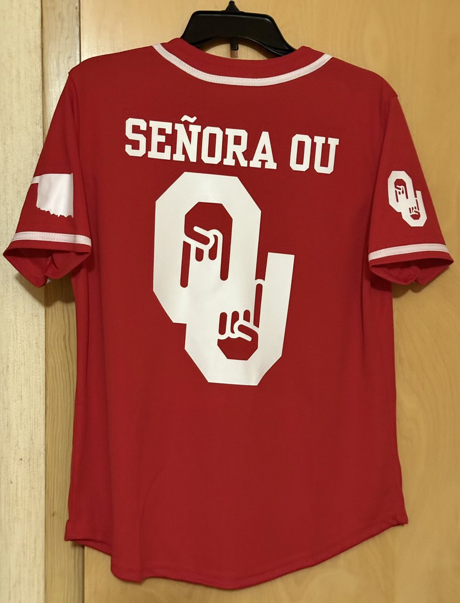 senoroukc's tweet photo. Just dropped TWO custom #SeñoraOU jerseys and they’re 🔥🔥
One in classic RED & the other in bold PINK power! Fully crimsoned and 100% one of a kind. #BoomerSooner always‼️💯💥
#OUDNA #CustomGameStrong #OUCKC #DesignedBySeñorOU #OUStyle https://t.co/EAZaPszcFa