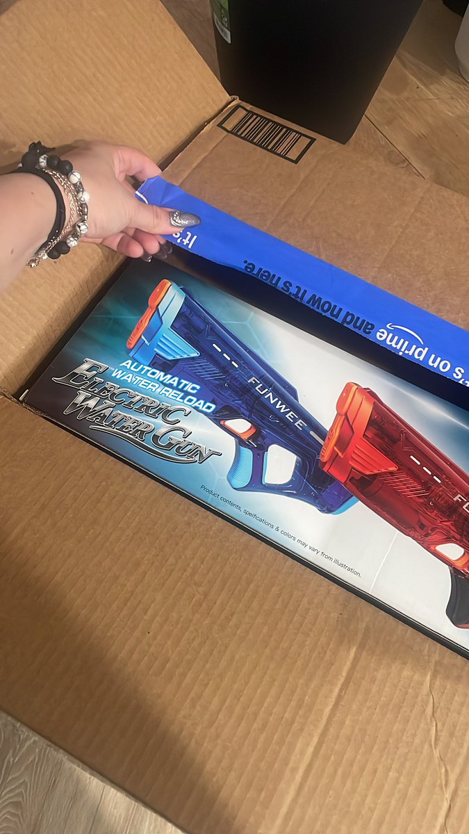 jusstjulez's tweet photo. @Scorpiovenus30 a whole amazon package that we didn't order got
shipped to my house addresss with todays date on it so this was physical and literal in my case 😭🤣🤣✨ https://t.co/PjpTwrBaRH