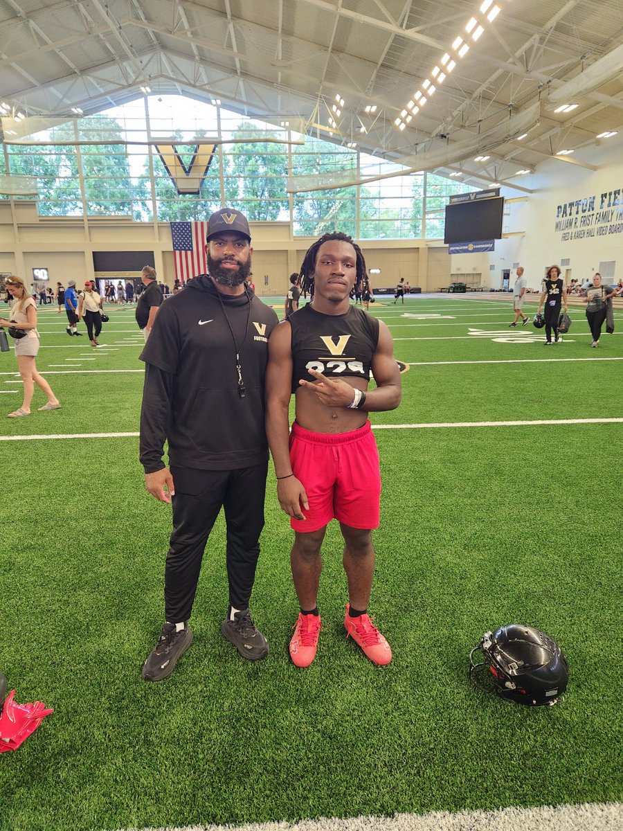 DaonlyCed's tweet image. I enjoyed camping at @VandyFootball today @cjmoody88 @DexPreps @YellowhammerFB @TDARecruiting @HallTechSports1