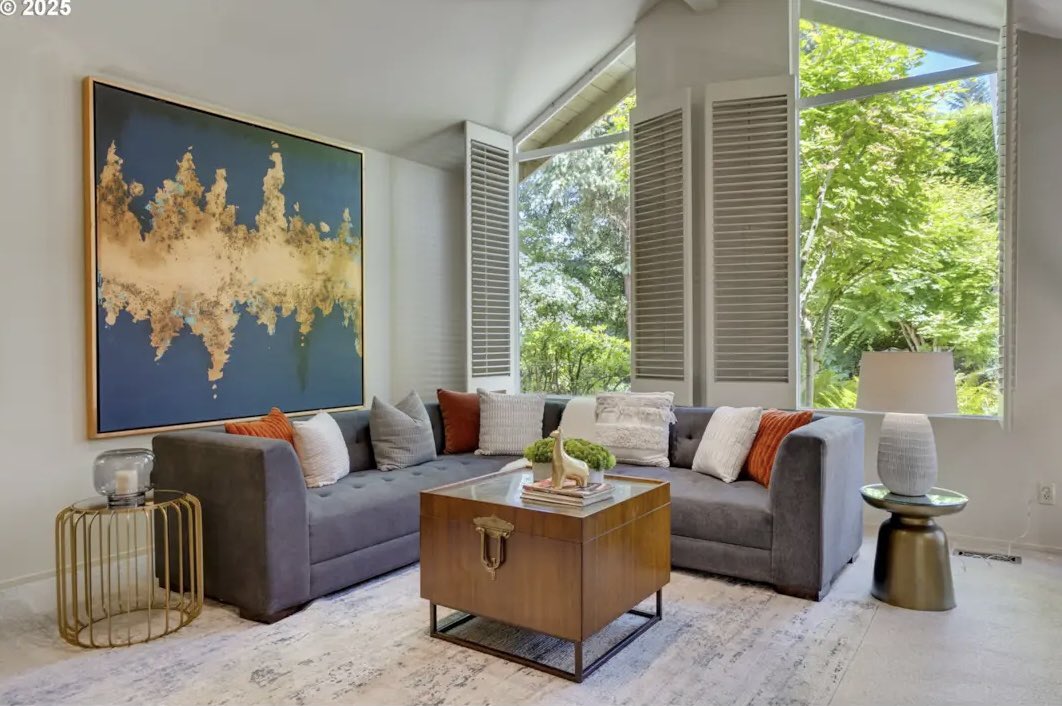 jenwileyhomes's tweet photo. NEW LISTING | Outstanding One Level 
5 🛏️ OR 4 🛏️ + Wine Room🍷 | Private 🌳 You will LOVE this Location, Close-In SW PDX! 2 Large Patios with Views of the Fountain + Pond. 2 Primary Suites {2nd w/ Separate Entrance for Guest, Granny, Airbnb?} #🏡❤️🗝️ #loveyourhome #jenwileyhomes https://t.co/FmASAKJFUj