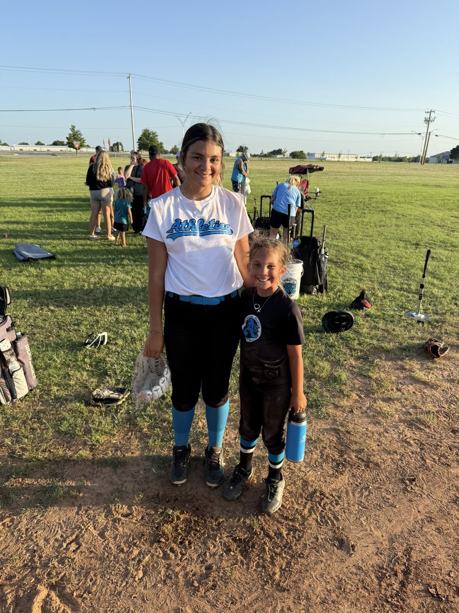 alexia_cook23's tweet photo. Wanted to share this wonderful moment and kind words! It's awesome how softball can connect and uplift each other in such a positive way. This is what it’s all about. The screen shot my father sent me!  @SBRRetweets @LegacyLegendsS1 @ExtraInningSB 
@CoastRecruits @SoftballDown https://t.co/5bpgH8pT9L