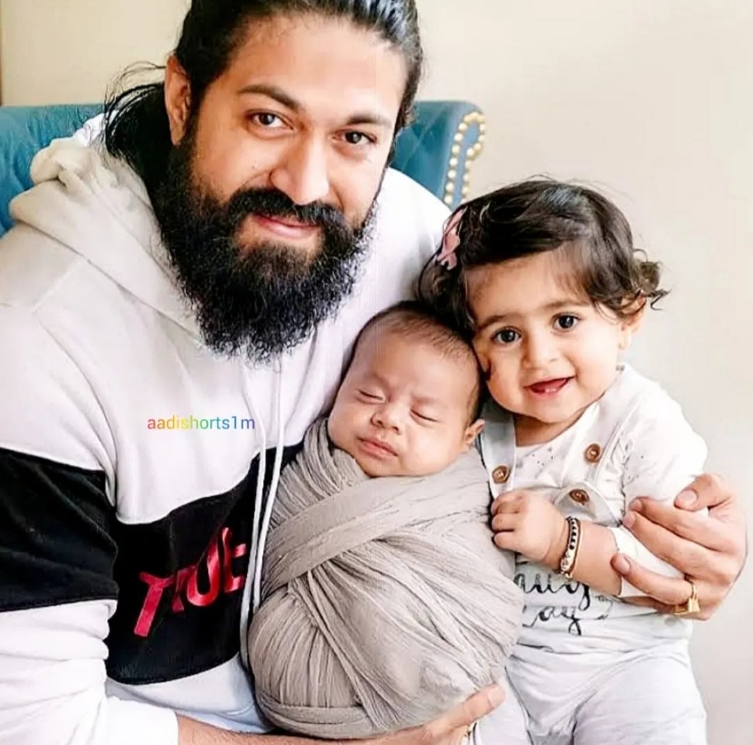 SalmanFC_com's tweet photo. Yash 👑 With His Stunning super Kids- Fans Calling Them Picture Perfect! @FilmyTandoor 

#Yash #FilmyTandoor https://t.co/GSszfVKwnq
