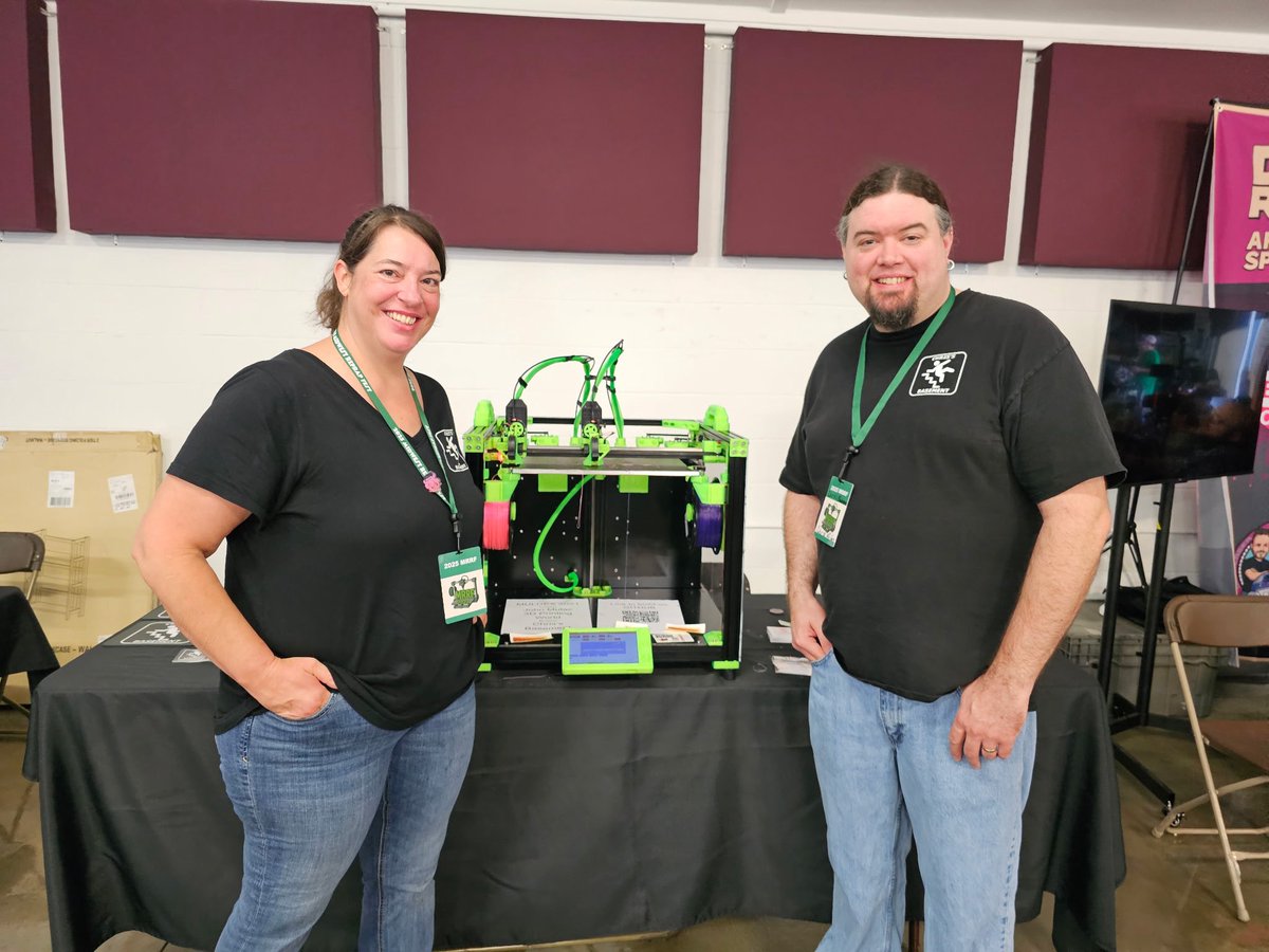 chrisriley3d's tweet image. Team Basement @MidwestRRfest 2025 with the Muldex by @dddpworld good times catching up with friends.