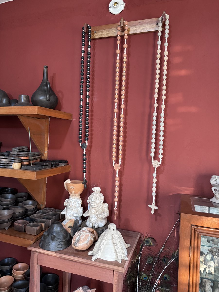 #UAYMA y su alfarería ¿Ya la conoces? 
Una familia que ha heredado la tradición de la producción del barro. 
Te invito a visitarlos. Taller, galería y venta de arte y artesanías.