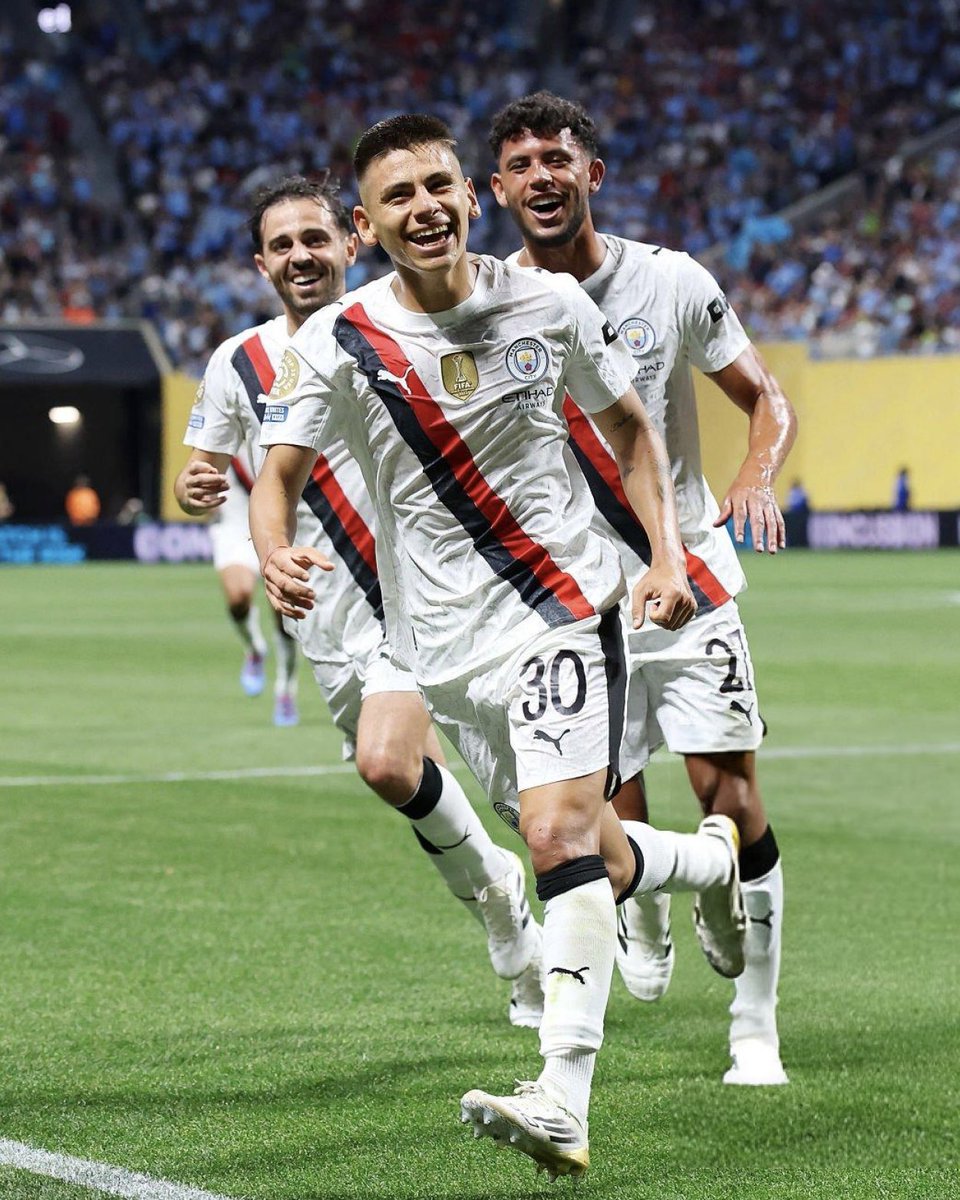 Three goals. Three set-pieces. ⚽️⚽️⚽️

#ManCity lead Al Ain 3-0 at half-time! ⏸️