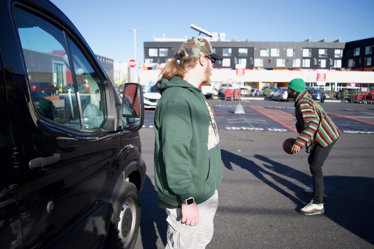 Wth was <a href="/PATTY_HONCHO/">Patty Honcho 🤹🏾‍♂️</a> doing wasn’t no basket in the target parking lot 🤣🤣🤣 <a href="/Jazzylionman/">Jazzy 🦁</a> lookin at em crazy 

Big east tour doc about to go into editing !!