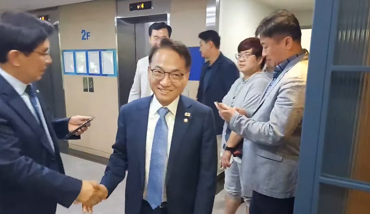 세일러박 찬대 응원하러왔네