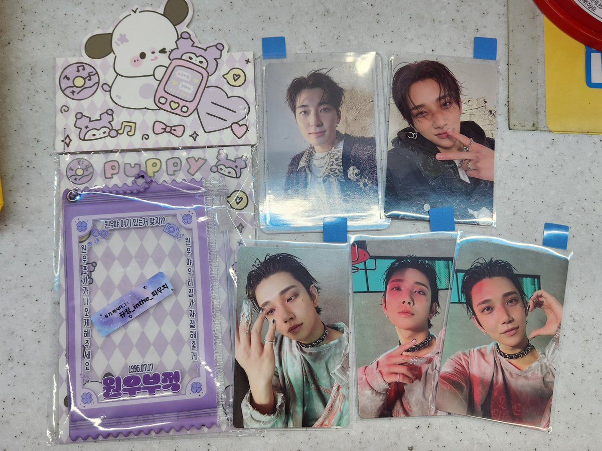 체리한테 솜넣 당했따,, 💜💜💜
ㅠㅠ 체리 덕분에 원우 앨포 드볼 했어 마지막 한 장이었는데!! 😽 슈아 없는 것도 물어보더니 잔뜩 챙겨주고 포카 파우치도 보내주고 🥹
체리야 고마워어어ㅓ ❣️