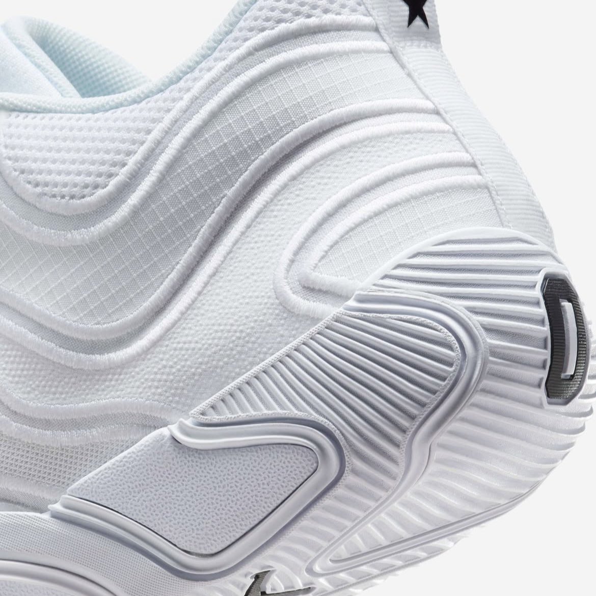 Tatums0Burner's tweet photo. A brand new look at Tatum’s “triple white” 3’s🔥 https://t.co/oeUq8wPsYw