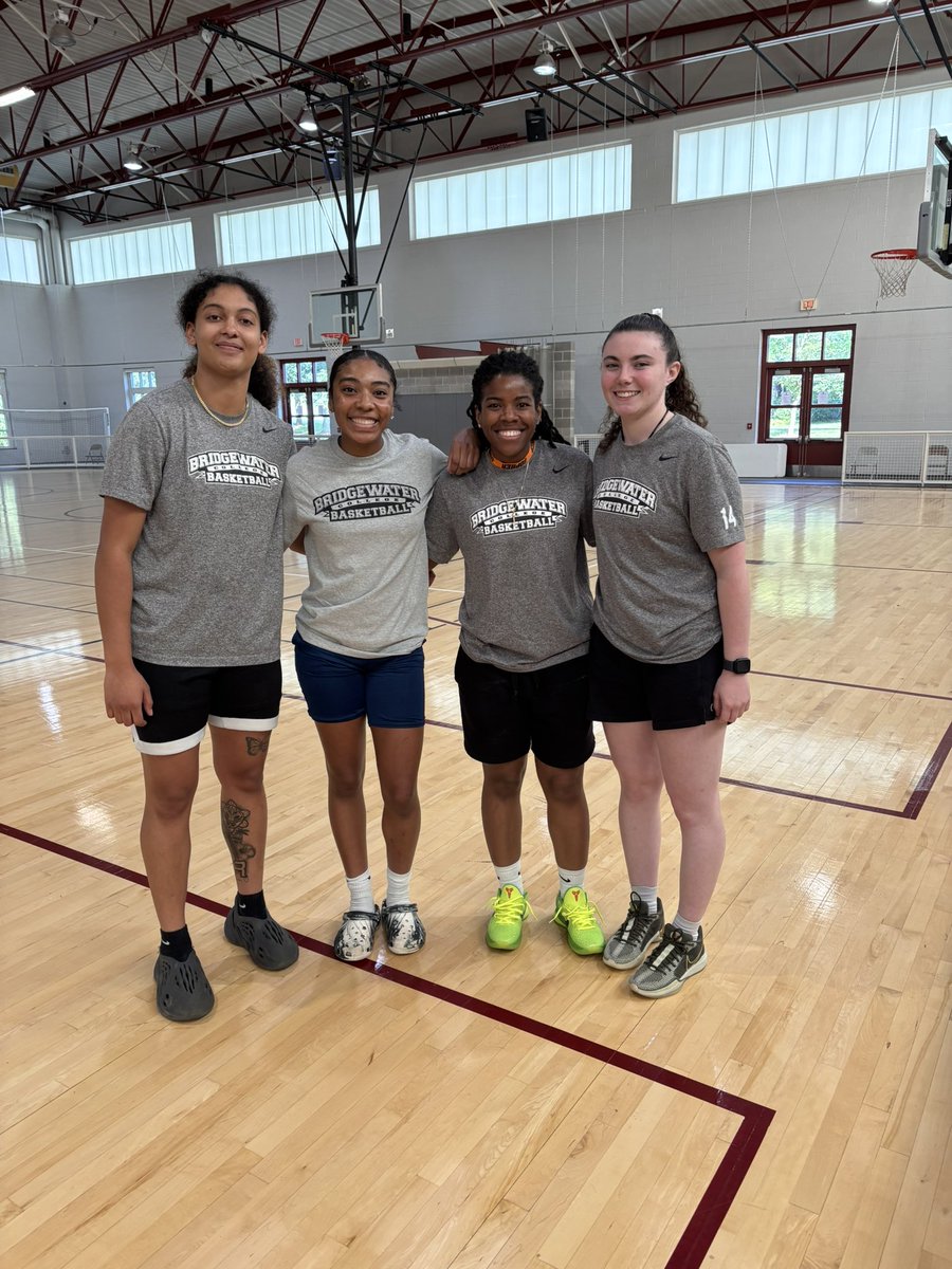 After the camp, I am extremely blessed to receive my first offer from <a href="/BridgewaterWBB/">BridgewaterWBB</a> !!! Thank you <a href="/CoachFlamini/">Stephanie Flamini 🏀🦅🌴🌞🌊</a>  and <a href="/coachtbyrd1/">Tia Byrd</a> for believing in me! <a href="/JasonNiblett3/">Ja’La Niblett</a> <a href="/MMBR_CoachGBell/">Major Movez Basketball Review #MMBR</a>