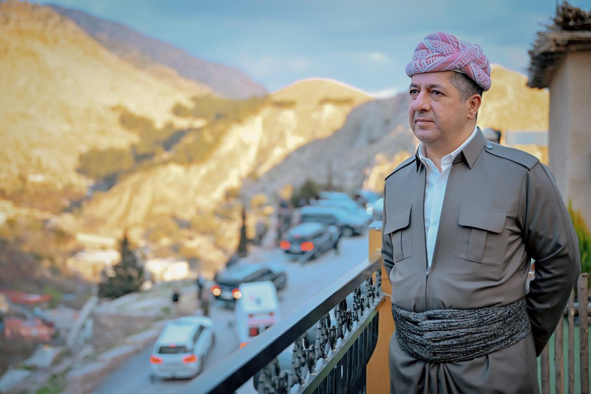 BarzaniDuhok's tweet photo. #میهرەبانی و دڵی مەزن ، مرۆڤی مەزن دروست ئەکات.. https://t.co/wXQYmH7Zj1