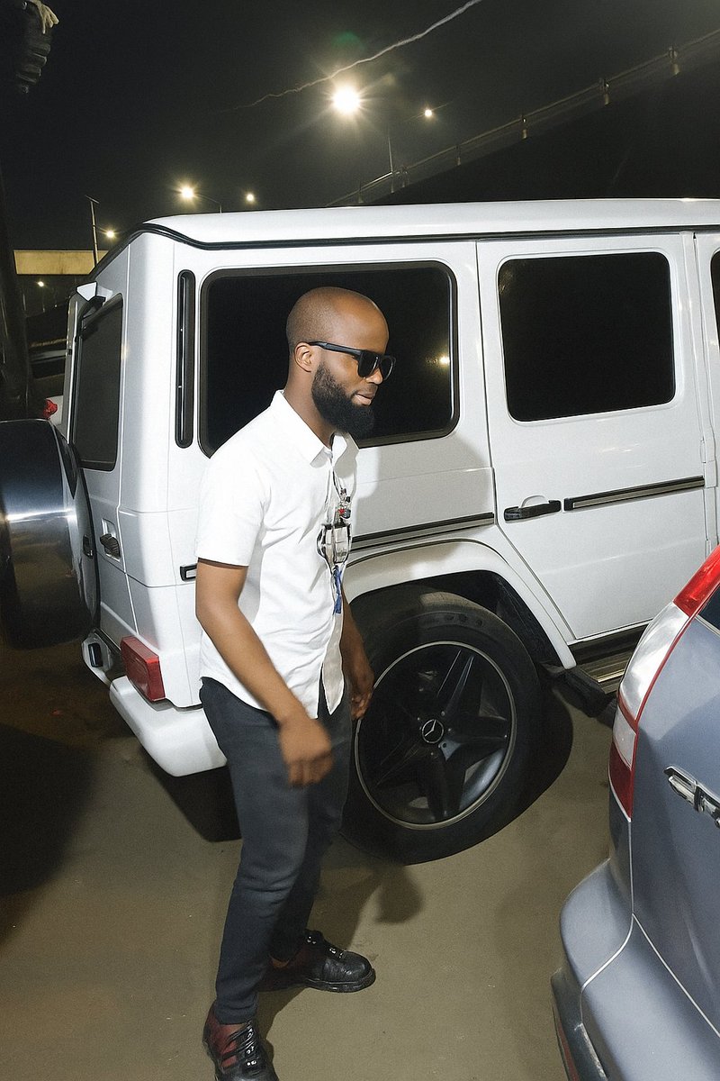 I told Grok to "Unblur". The werey gave me a cleaner shave, changed my shade to Louis Vuitton, changed my Crocs to Yeezy. Who send am those messages 😭😭
The werey even repaint the G-Wagon😂😂😂