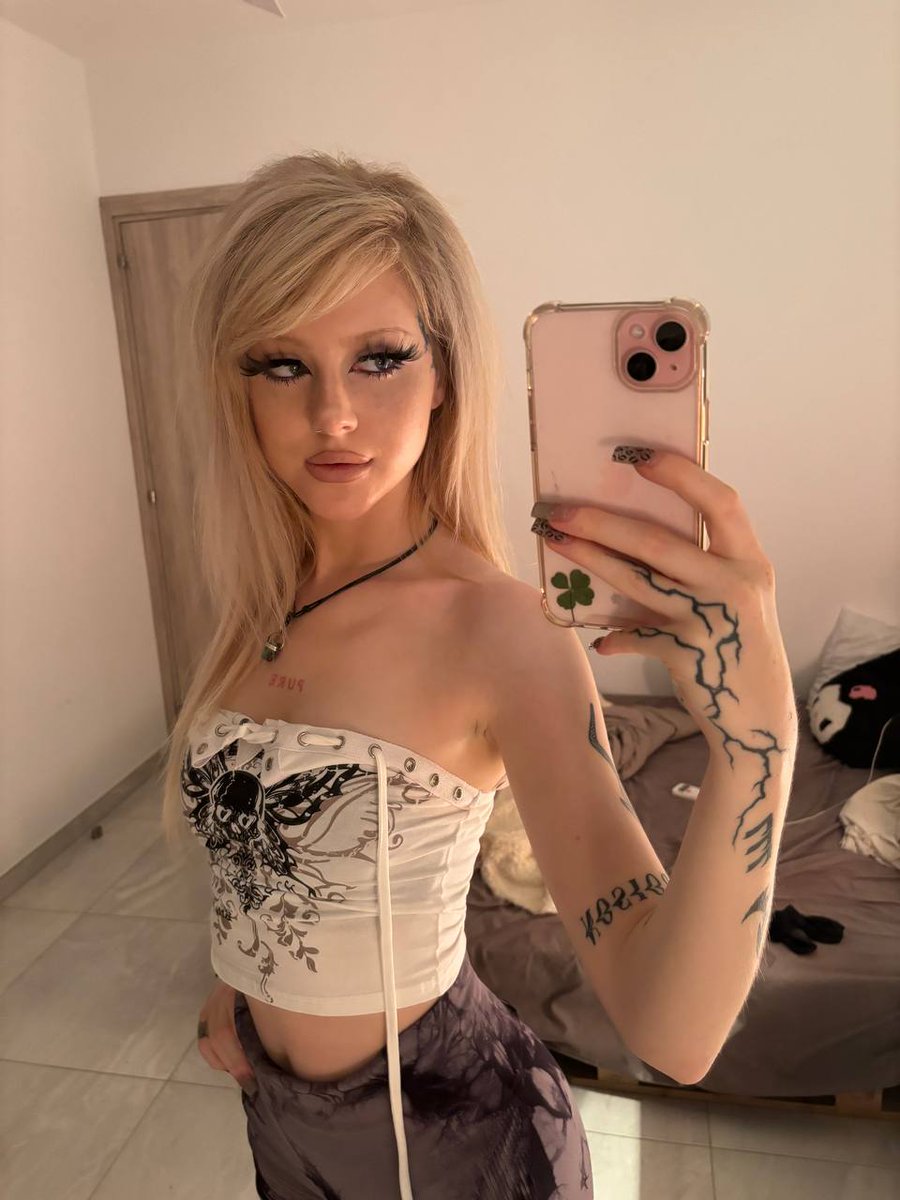 I hope you won't have anything against a small b00b1e goth girl :(