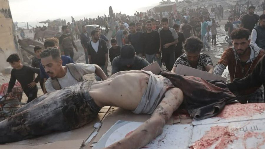 هذا إنسان مسلم عربي فلسطيني غزاوي ارتقى جوعاً وهو يبحث عن طعام يسد به رمقه.
فهل تعي وتعلم أمة الإسلام ماذا يعني أن يستشهد إنسان مسلم عربي فلسطيني غزاوي جوعاً ويترك أطفاله جوعى؟!!
#غزه_تموت_جوعاً 
#غزة 
#الضربة_الامريكية 
#Iran