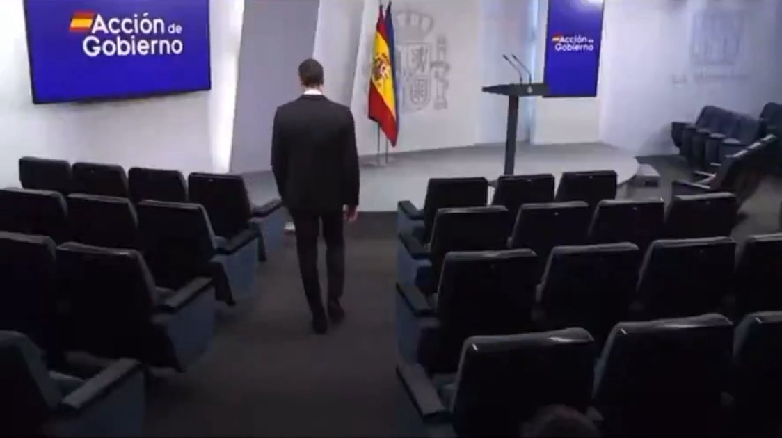 ¿Qué os parece la rueda de prensa de Sánchez hoy? Sin prensa, sin preguntas, solo un monólogo en una sala vacía. ¿Transparencia o estrategia? Dejad vuestras opiniones ¡me las leo todas! #Sanchezmentirosocompulsivo #PSOE #Política