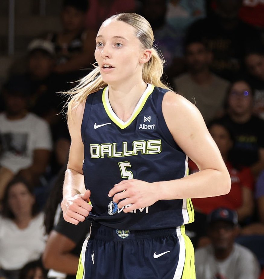 Paige Bueckers is the fastest guard to reach 200 career points since 2006.