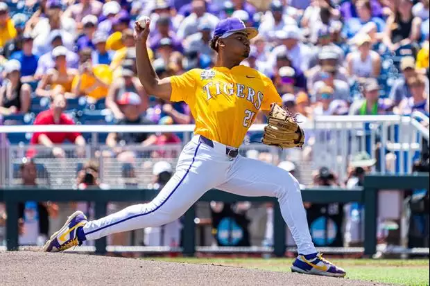 GOLDEN.

#LSU beats Coastal Carolina, 5-3, to claim the school's 8th National Championship:

tigerdroppings.com/lsu-baseball/g…