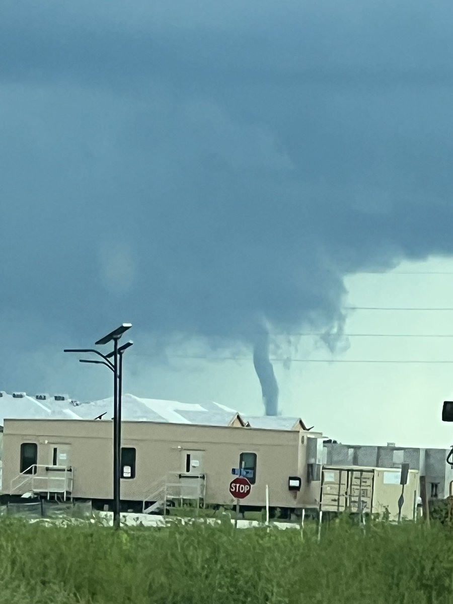 thequaillady's tweet photo. Waterspout on the Sunshine Skyway looking  toward the gulf around 5:24 pm EST https://t.co/Fj2Cv3ZEU9