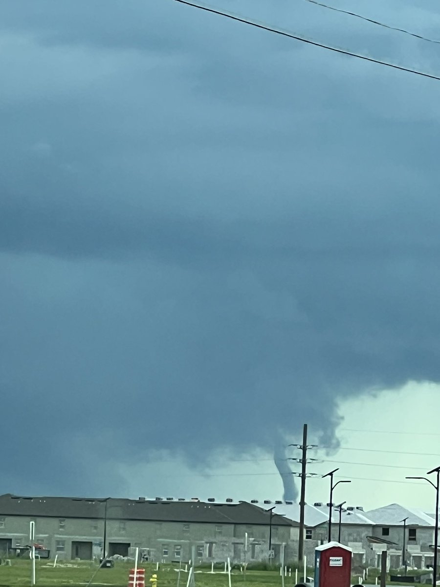 thequaillady's tweet photo. Waterspout on the Sunshine Skyway looking  toward the gulf around 5:24 pm EST https://t.co/Fj2Cv3ZEU9