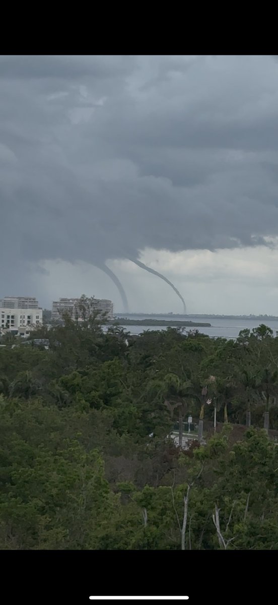 WeatherCentral3's tweet photo. Twins in Sarasota Florida 5:35 pm. @NWSTampaBay https://t.co/PFim0R1xjh