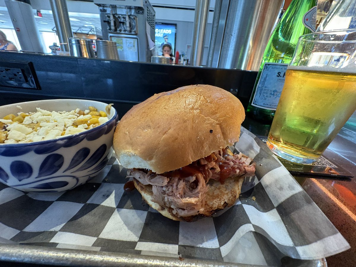Brief layover in Houston on way to a conference next week 🛬

Couldn’t get to Buc-ee’s (my elusive beaver-shaped white whale) but definitely got some BBQ 🍗😋🦫