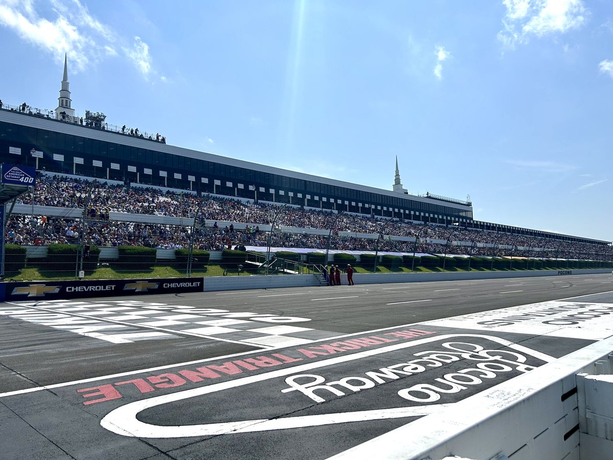 LinacreMedia's tweet photo. Always an honor to serve as #NASCAR announcer at #Pocono‼️
#GreatAmericanGetaway400 #STARTYOURENGINES #TrickyTriangle #WhatTurnFour #PoconoStyle #LinacreMediaEvents 🎤🏆🚦🏎💨 https://t.co/dwLEEbXxcv