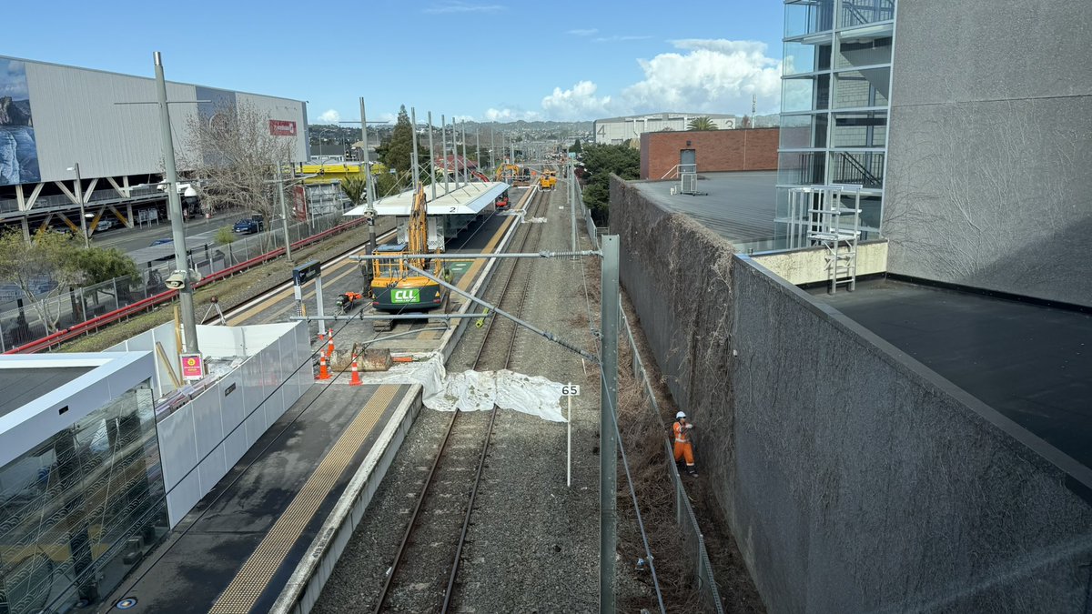 #RailNews: Much of the work around Henderson Station during the Matariki long weekend network closure has been around upgrading drainage, construing new overhead support bases, constructing piles on the platform and preparing the trackside for the new track.