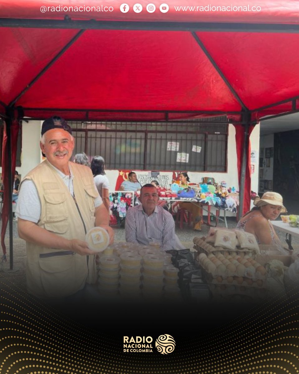 RadNalCo's tweet photo. #Paz Al profesor del Departamento de Psicopedagogía de la Universidad Surcolombiana, Mathusalam Pantevis Suarez, y a otros docentes que se habían puesto las botas para recorrer los entornos rurales del Huila, los campesinos y campesinas les dijeron:

“Necesitamos que ustedes como universidad, que hacen parte de un territorio que históricamente ha estado en conflicto, muestren que nosotros estamos tejiendo la paz y esa paz se lleva a través del alimento a la ciudad”.

Lee la nota completa aquí: https://t.co/HSVkflHUu8