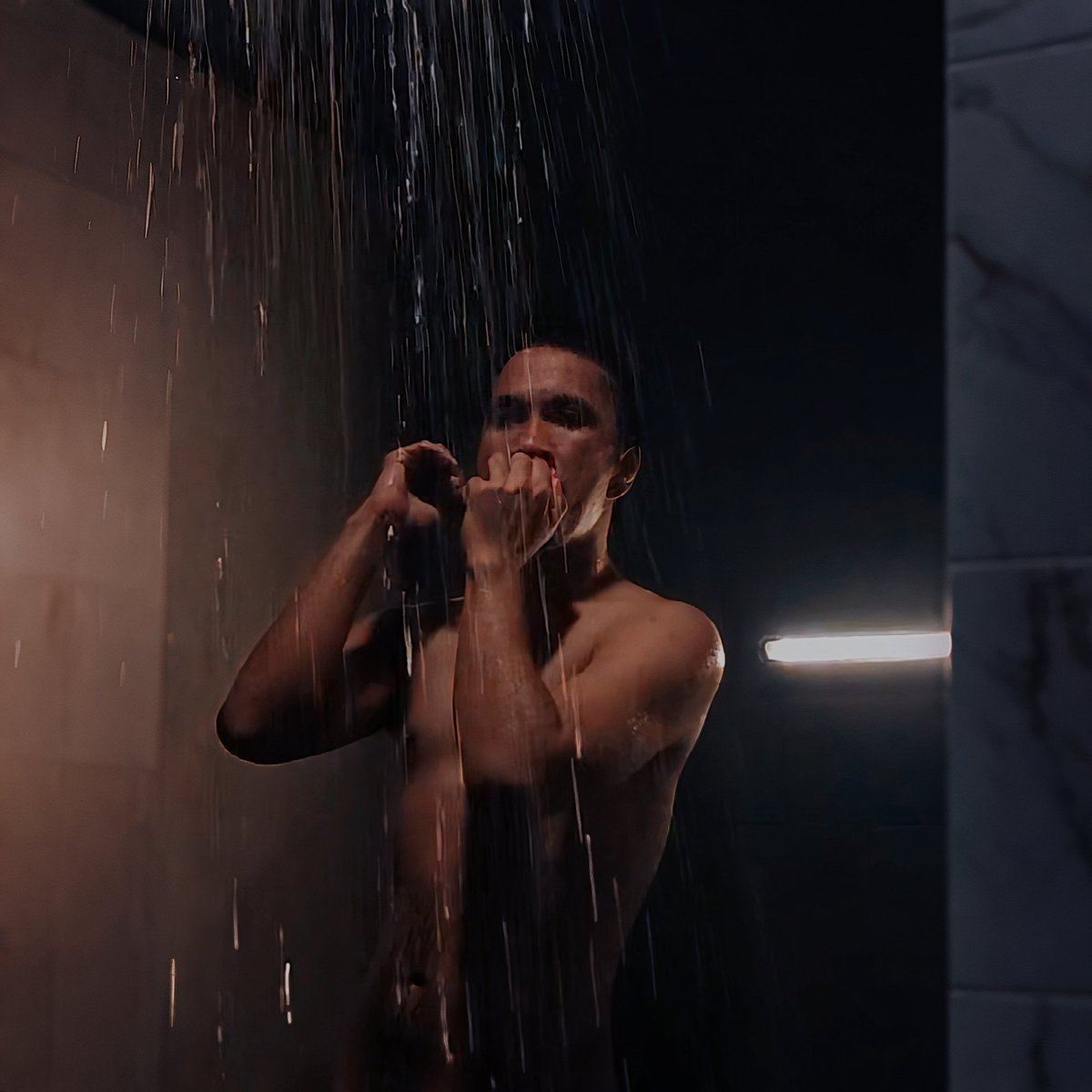 SinisterSubcon1's tweet photo. Shower time! Solo mode.
#chudai hahahahha https://t.co/Cwbu8EC6vM