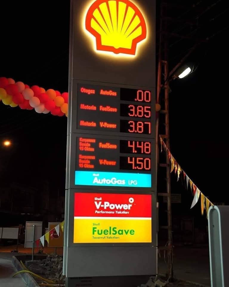 uluser's tweet image. 9 yıl önce 9 yıl sonra...

Sizce neden bu hale geldi Turkiyem ?