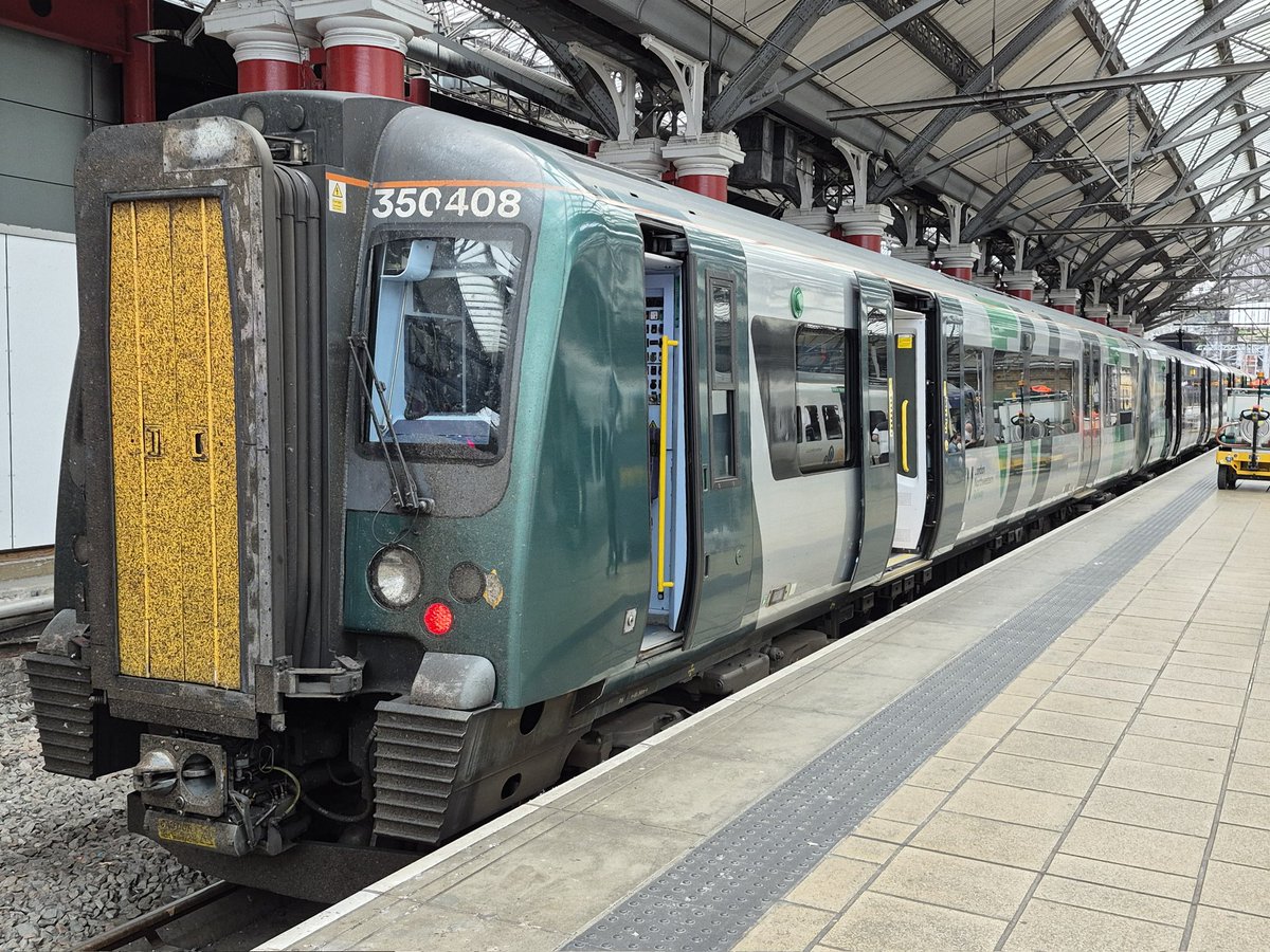 Westfield113594's tweet image. The trains I travelled on this weekend:
350 408 at Liverpool Lime Street at 10.54 on 21 06 25 to Birmingham New Street 
197 048 at Hereford at 16.01 on 22 06 25 to Crewe 
807 009 at Crewe at 18.00 on 22 06 25 to Liverpool Lime Street 
#classic350 #class197 #class807 
My pics 😀🚆