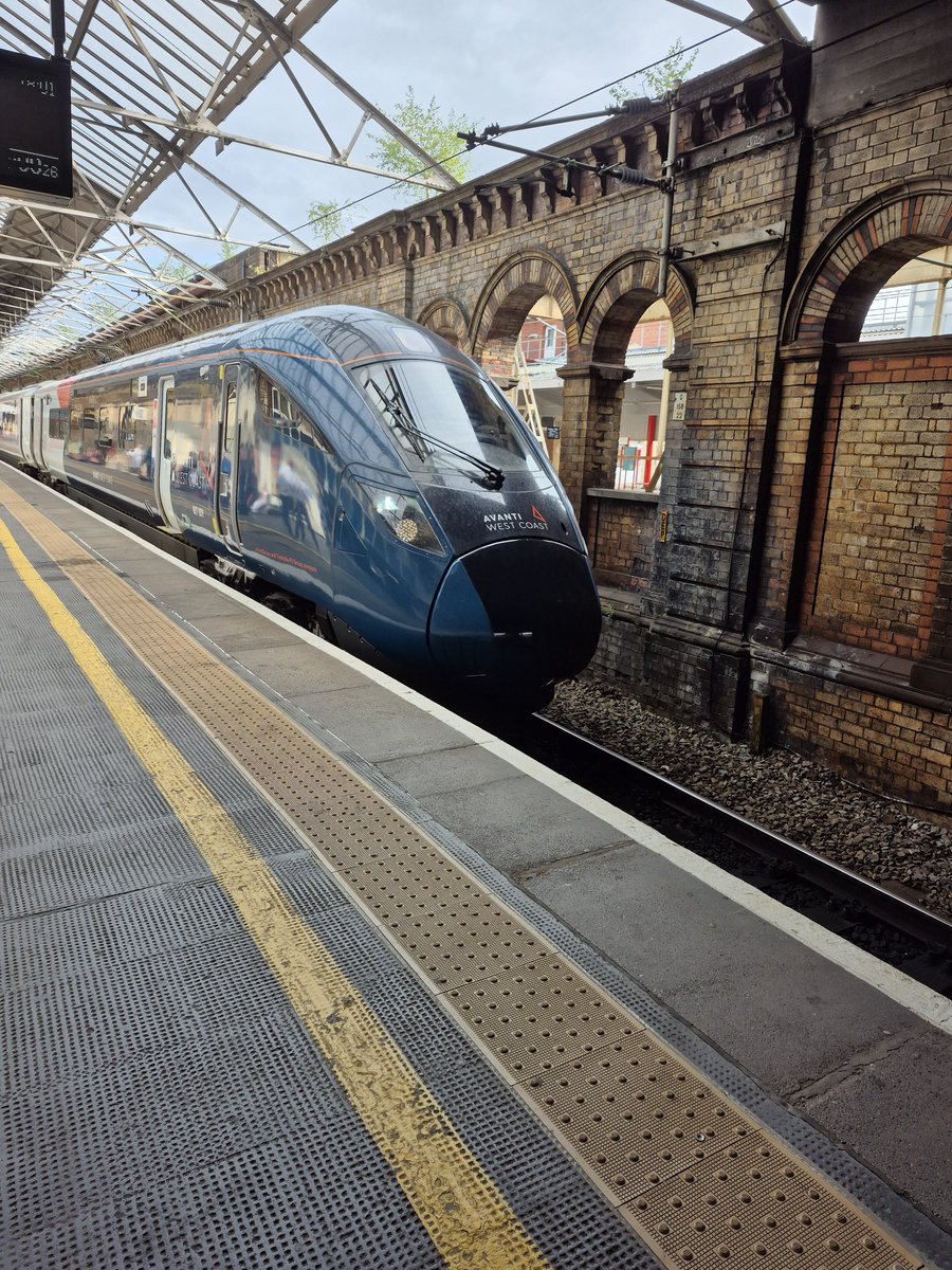 Westfield113594's tweet image. The trains I travelled on this weekend:
350 408 at Liverpool Lime Street at 10.54 on 21 06 25 to Birmingham New Street 
197 048 at Hereford at 16.01 on 22 06 25 to Crewe 
807 009 at Crewe at 18.00 on 22 06 25 to Liverpool Lime Street 
#classic350 #class197 #class807 
My pics 😀🚆