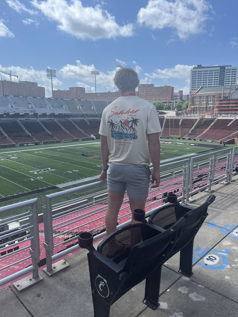 Blessed to be in cincinnati at UC with my family this weekend!! Go Bearcats! 🐾 🐾 <a href="/CortBraswell/">Coach Cort Braswell</a> <a href="/CoachSattUC/">Coach Satterfield</a> <a href="/TysonVeidt/">Tyson Veidt</a>