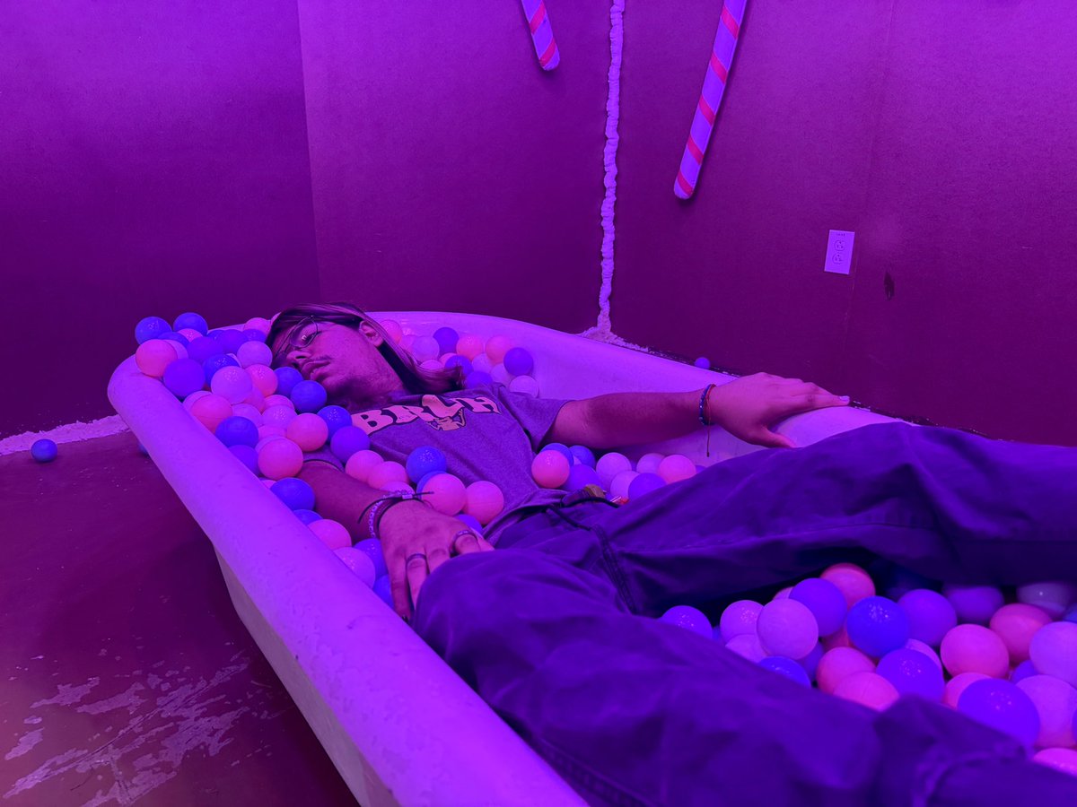 Hmmmm I wonder ((get it😃)) 

#artist #producer #wonderchamber #satx #dj #beats #dubstep #music