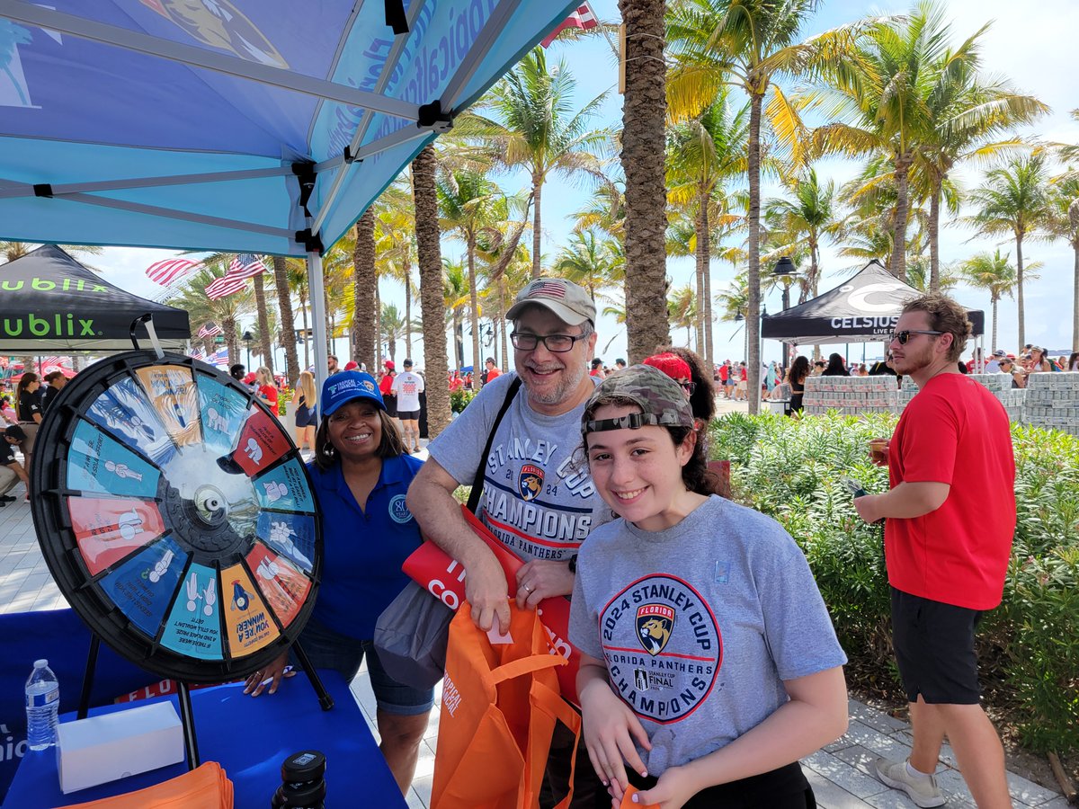 JoeKaufmanUSA's tweet photo. With the campaign and what's going on overseas, I haven't had much time to devote to watching sports. But today I had a wonderful time with the family at the #PanthersParade! #YearOfTheRat #FloridaPanthers #RepeatChampions https://t.co/XUhr1jvIXi