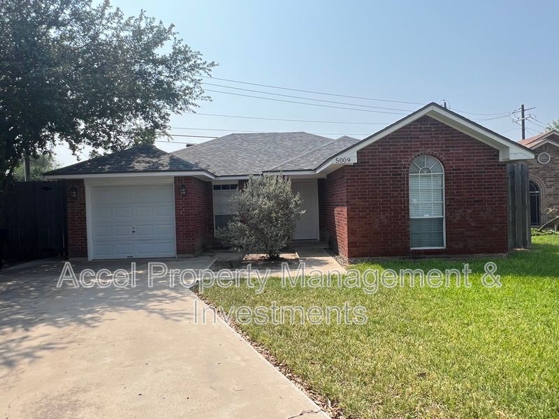 Charming 3 bedroom, 2 bathroom home in McAllen for $1,400/mo! Tile floors, spacious layout, updated kitchen, ceiling fans, and in-unit laundry. Request a Viewing for 5009 N. 36th Street buff.ly/sAVlBQM