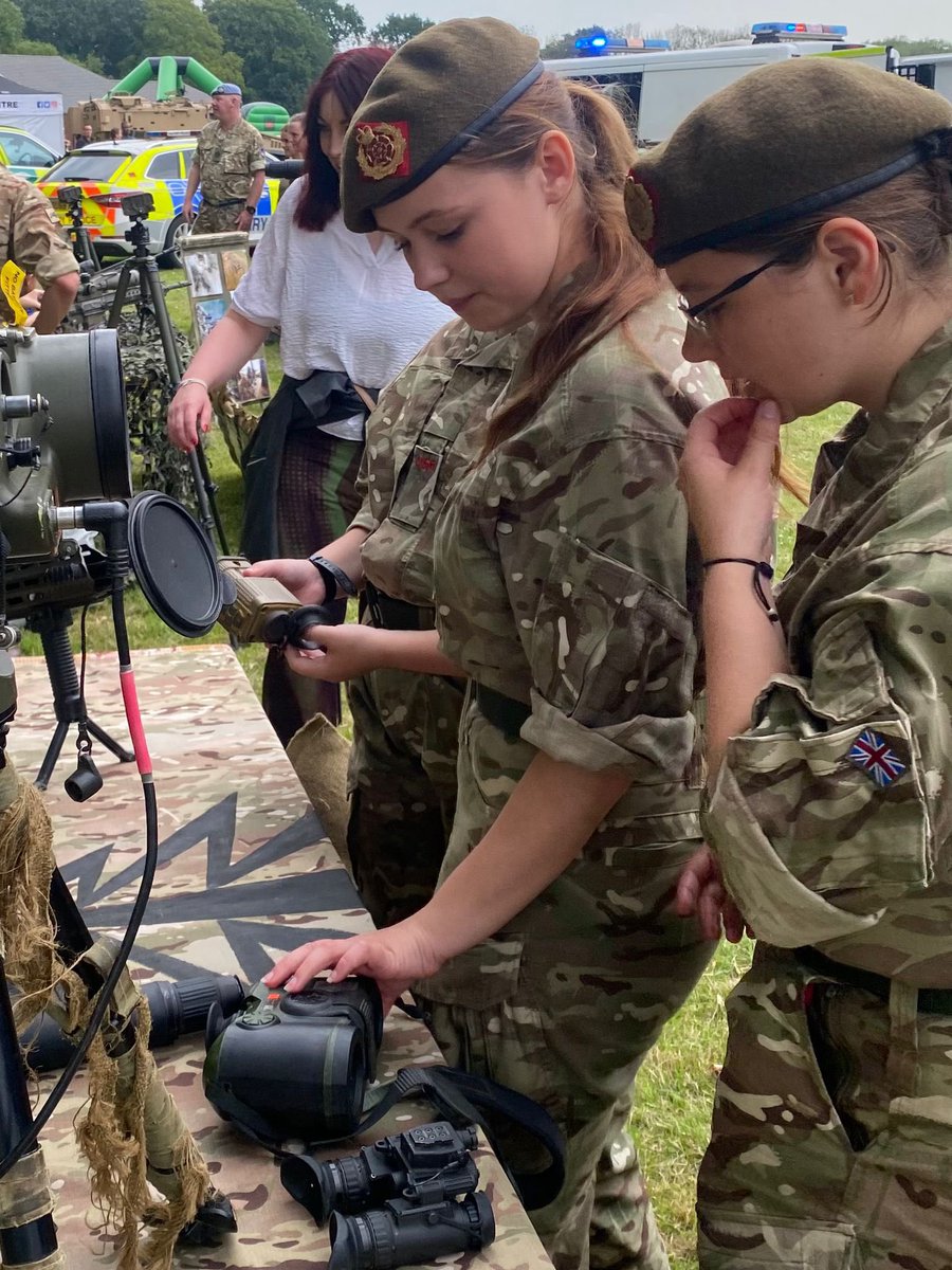 BayLeadershipAc's tweet photo. π On Saturday our fab cadets had a brilliant day at the Waterloo Parade at Weeton Barracks with the 1st Battalion Duke of Lancasterβs Regiment! π¬π§ Invited by the Colonel, they watched the full parade and took part in team-building and fun activities! π #TeamBay #Leadership https://t.co/uxUdn78NHx