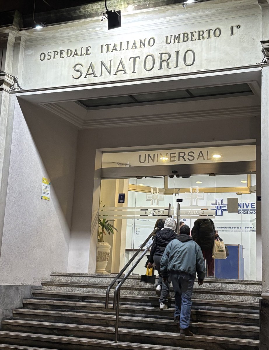 diegopirizg's tweet photo. 🔴 INSÓLITO: un hombre de 41 años, se hizo pasar por médico ginecólogo en la puerta de entrada del Hospital Italiano, subió al piso de internaciones y comenzó a auscultar pacientes. Mientras tanto, les robaba sus pertenencias. https://t.co/MUx6xDoZH9