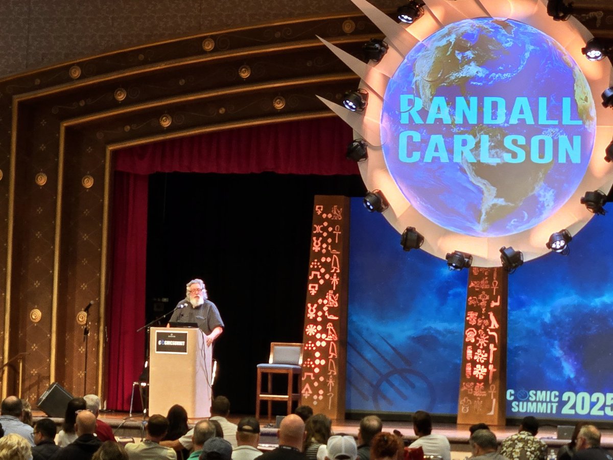 DabblersDen's tweet photo. All The @randallwcarlson You Can Handle at the @Cosmicsummitx! #cosmicsummit #cs25 https://t.co/xlcgMSiPzV