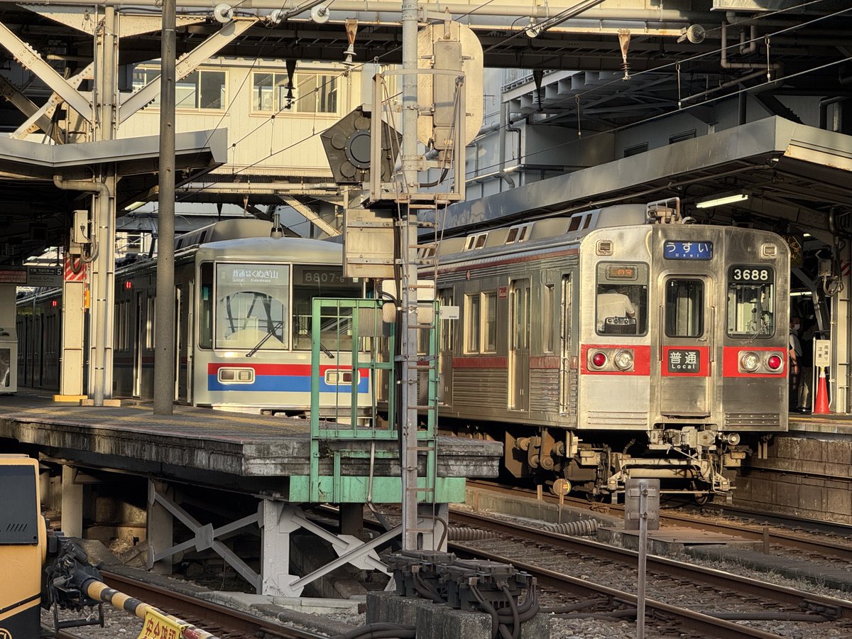 京成津田沼駅前にて、

京成3600形唯一の6両編成3688F、
京成8800形京成塗装8807F、
復刻塗装8808Fと
レアな車両が同時に入線してるシーンを
見ることができました✨✨
#京成電鉄