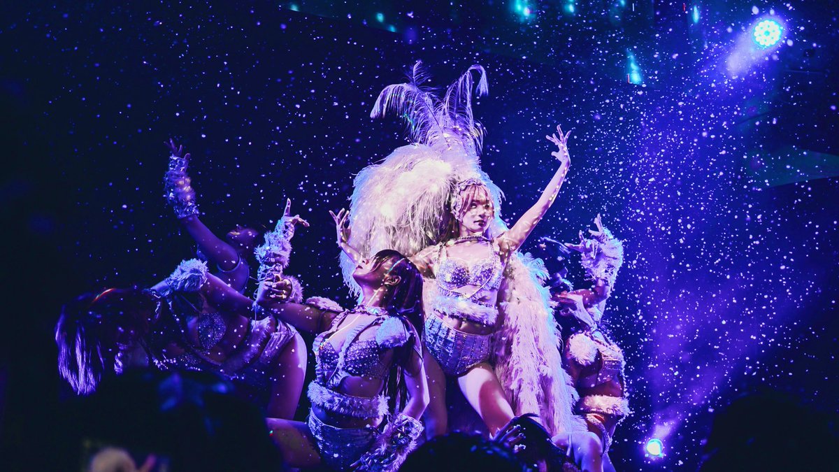 数回のQueenだったけれど、こんな綺麗で美しいQueenができて本当に良かったなあと思うし、あの景色はこれからも忘れたくない…！❄️
いままでの演目の中でも特に、衣装に負けないように衣装と仲良くした演目だった…