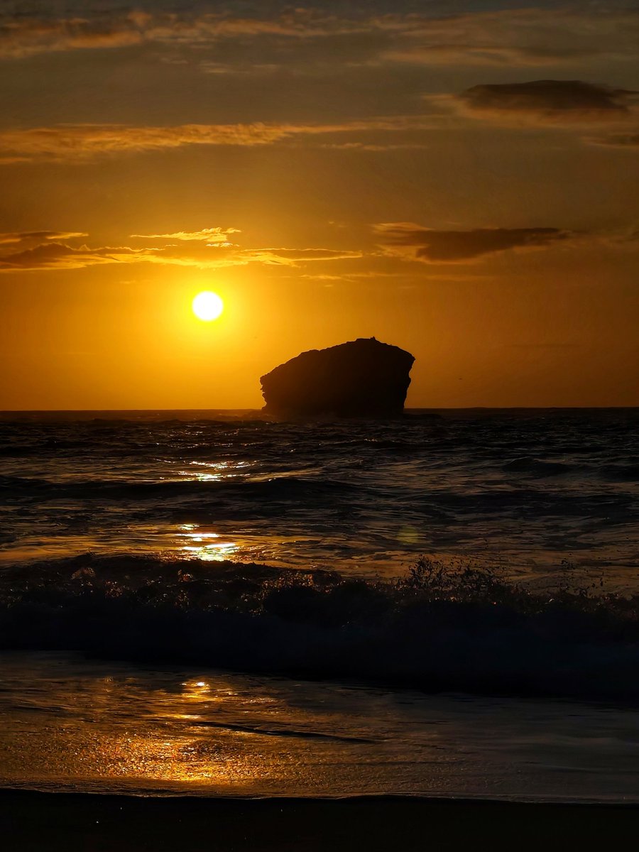 Summer skies portreath 
<a href="/ITVCharlieP/">Charlie Powell</a> <a href="/itvwestcountry/">ITV News West Country</a> <a href="/itvweather/">ITV Weather</a> <a href="/SpotlightUK/">Spotlight</a> <a href="/BBCSouthWeather/">BBCSouthWeather</a> <a href="/Kernow_outdoors/">Great Cornish Outdoors</a> <a href="/SunsetSnaps/">Sunset Snaps</a> <a href="/ChrisPage90/">Chris Page - Weatherman</a> <a href="/BBCCornwall/">BBC Cornwall</a> <a href="/CornwallLifeMag/">Cornwall Life</a> <a href="/ILoveCornwallUK/">Visit Cornwall</a> <a href="/BBCCountryfile/">BBC Countryfile</a>