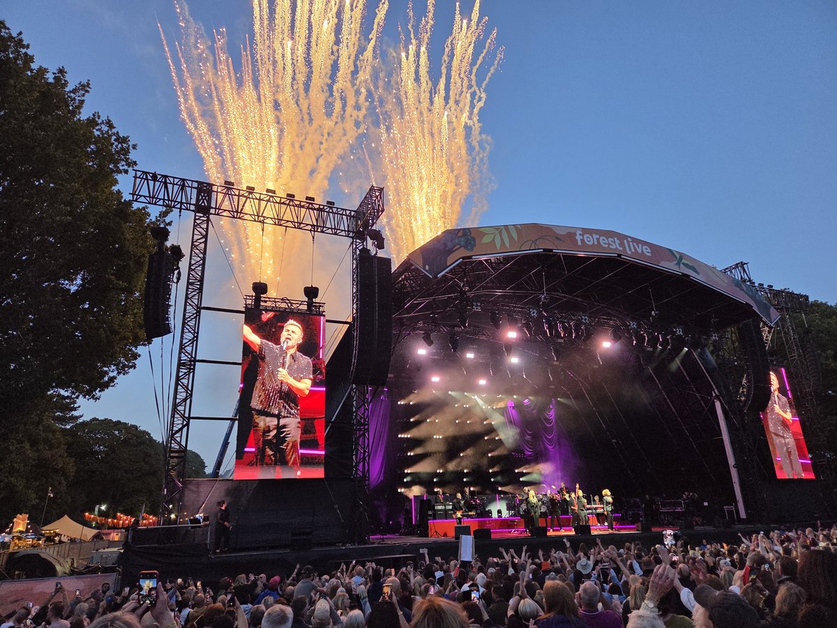 SpraggClaire's tweet photo. @GaryBarlow Loved every minute at Delamere ❤️ thank you @GaryBarlow xxx https://t.co/BQI9jOJtdB