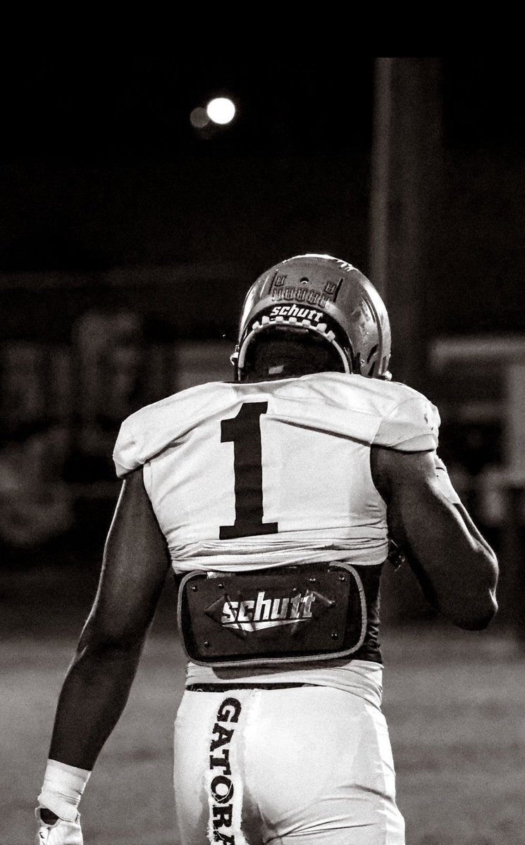 TObanner's tweet image. Tony Obanner # 843-962-3003
Class of 2026!! Senior
5’11 215lbs 
RB
Career Totals….
⭐️5,882 rushing yards 
⭐️AVG per carry 10.6 yards 
⭐️553 carries 
⭐️125.1 yards per game 
⭐️89 touchdowns 
PR!!!!!
Bench- 315lbs 
Squat- 455lbs 
Power clean-245lbs 
Fastest 40 yard time 4.51…