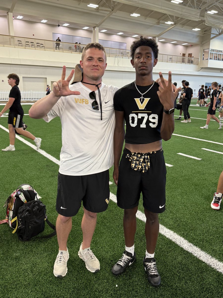 ZionBatiste's tweet image. After a GREAT camp and even GREATER conversation with @jimmythompson__ and @Coach_Lea I am blessed and honored to receive my first SEC 🅾️ffer from @VandyFootball. Thank you for the AMAZING experience. 

@DanielGreenVU 
@4thQuarterM7v7 
@landry_hunter11 
@FbIberia 
#LRCA