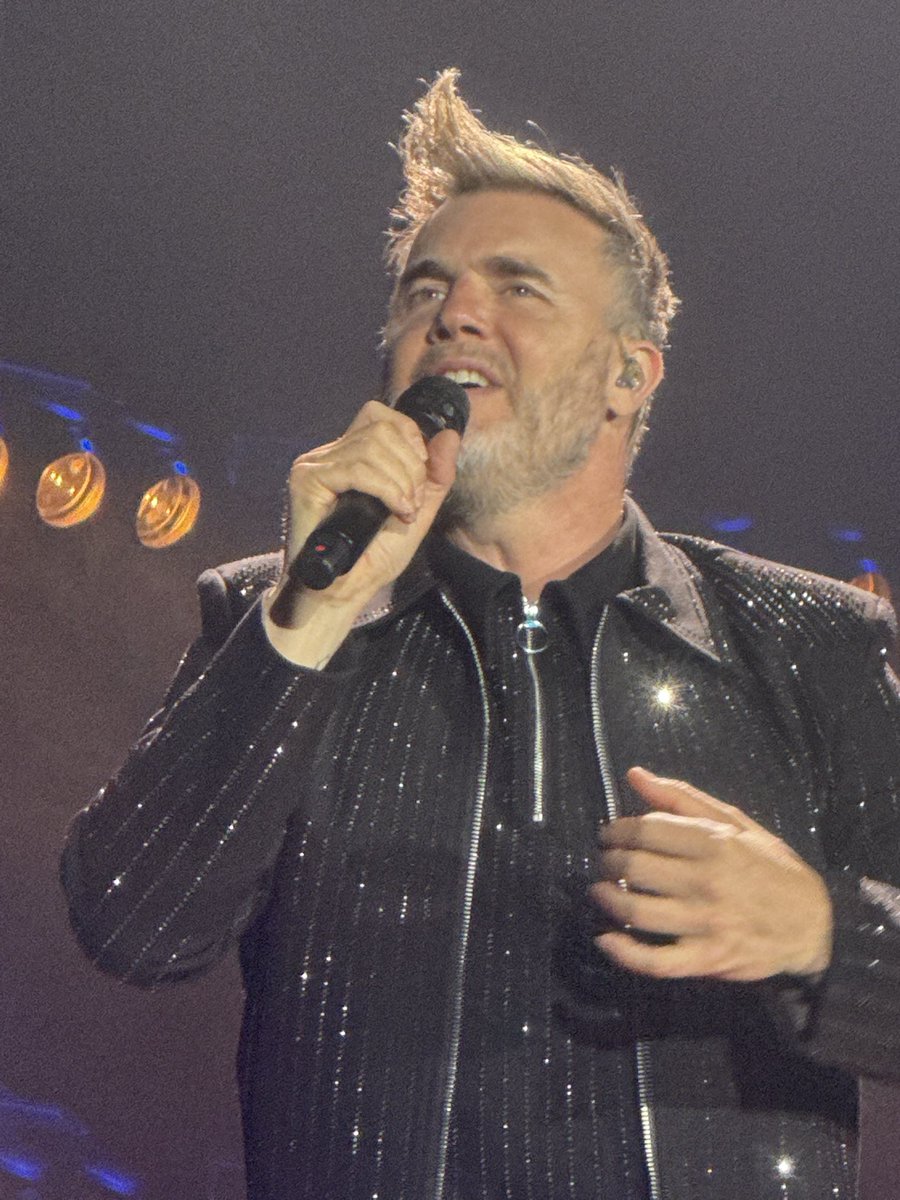 J6O's tweet photo. @GaryBarlow Me and my girl in Cardiff ❤️ https://t.co/5LflHhPxf3