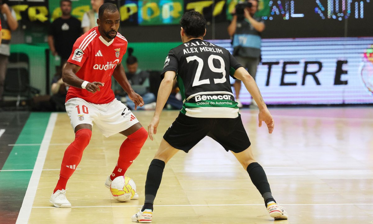 Este jogo 3 entre o Sporting e o Benfica no futsal serviu de ponto de partida para uma reflexão pessoal. Há muitos micro comportamentos individuais que podemos transferir do futsal para o futebol. E quanto mais observo, mais percebo que o futsal desenvolve competências que nem